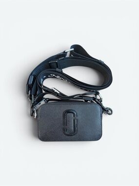 Trend: Marc Jacobs The Snapshot Camera Bag in the Black-on-Black